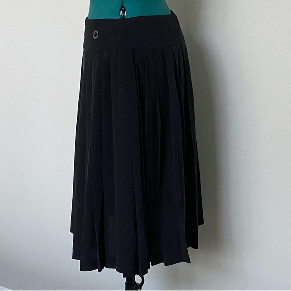 Chanel Pleated Silk Skirt - Vintage 2000’s - Picture 3 of 9